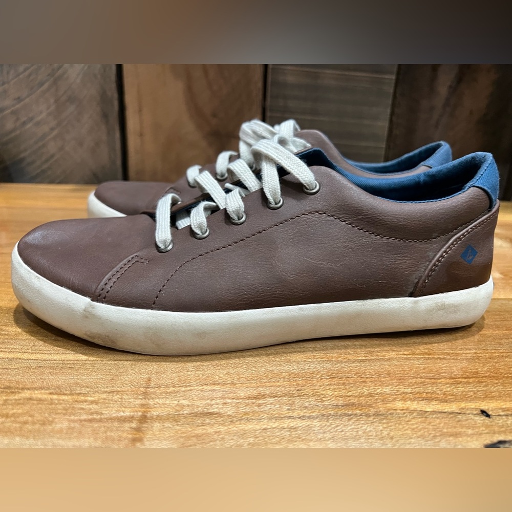 Sperry boys sneakers size 4